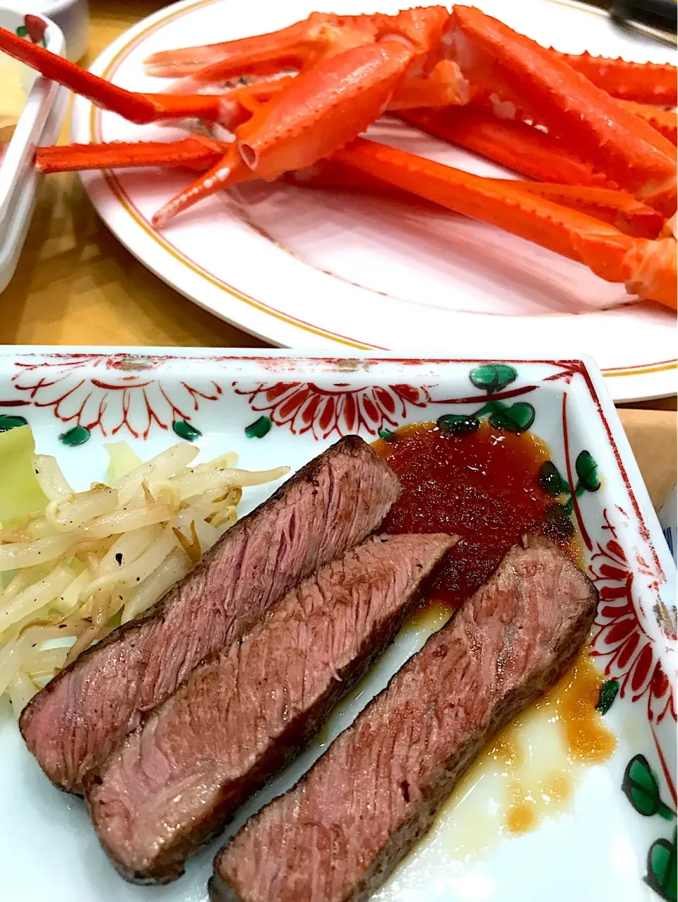 ホテル夕食バイキングで
蟹とステーキ🦀🥩|シュトママさん