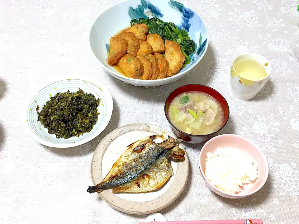 豚汁、焼き魚、菜とはんぺんの煮物、大根葉のごま油炒め、ポテトサラダ|小鳥さん