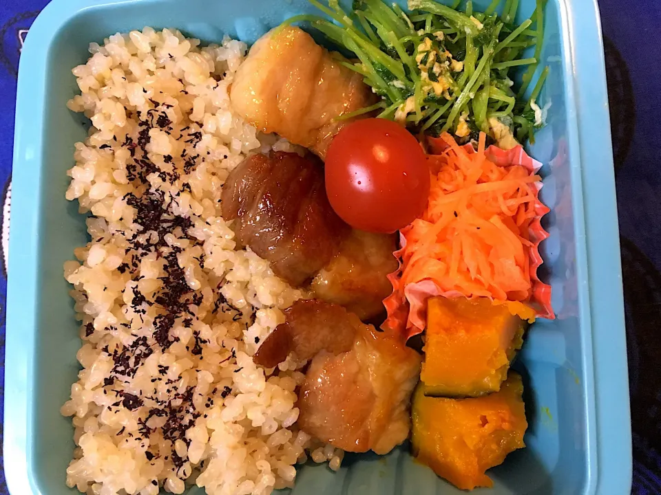 ♫3/2今日のお弁当♫〜豚角煮風、豆苗の卵炒め、かぼちゃ煮、人参ラペ、トマト〜|Satokoさん