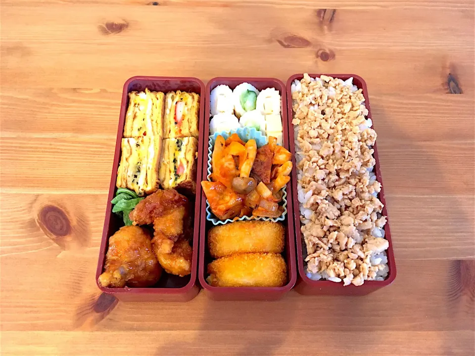 三世代親子弁当（唐揚げ、卵焼き、鶏そぼろ）|Emi Mikadoさん