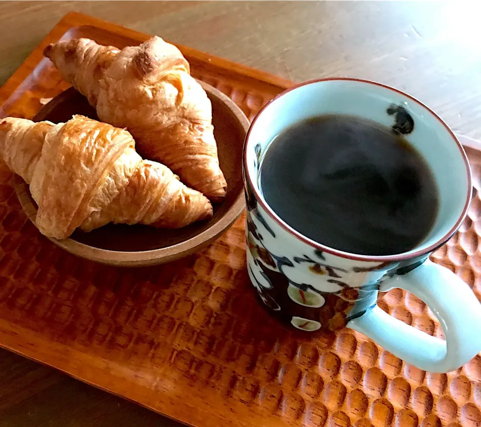 ☕️コーヒー&
      🥐クロワッサン|春夏秋冬さん