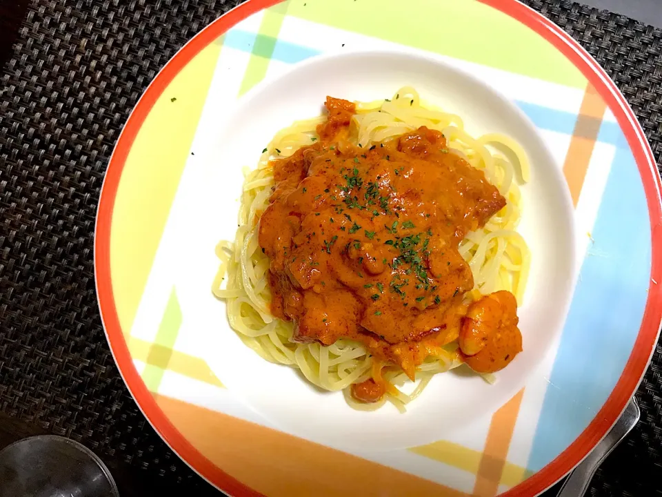 Snapdishの料理写真:エビ🦐のトマトクリームソースの生パスタ。またまた作り置きのソースです。|ナタママさん