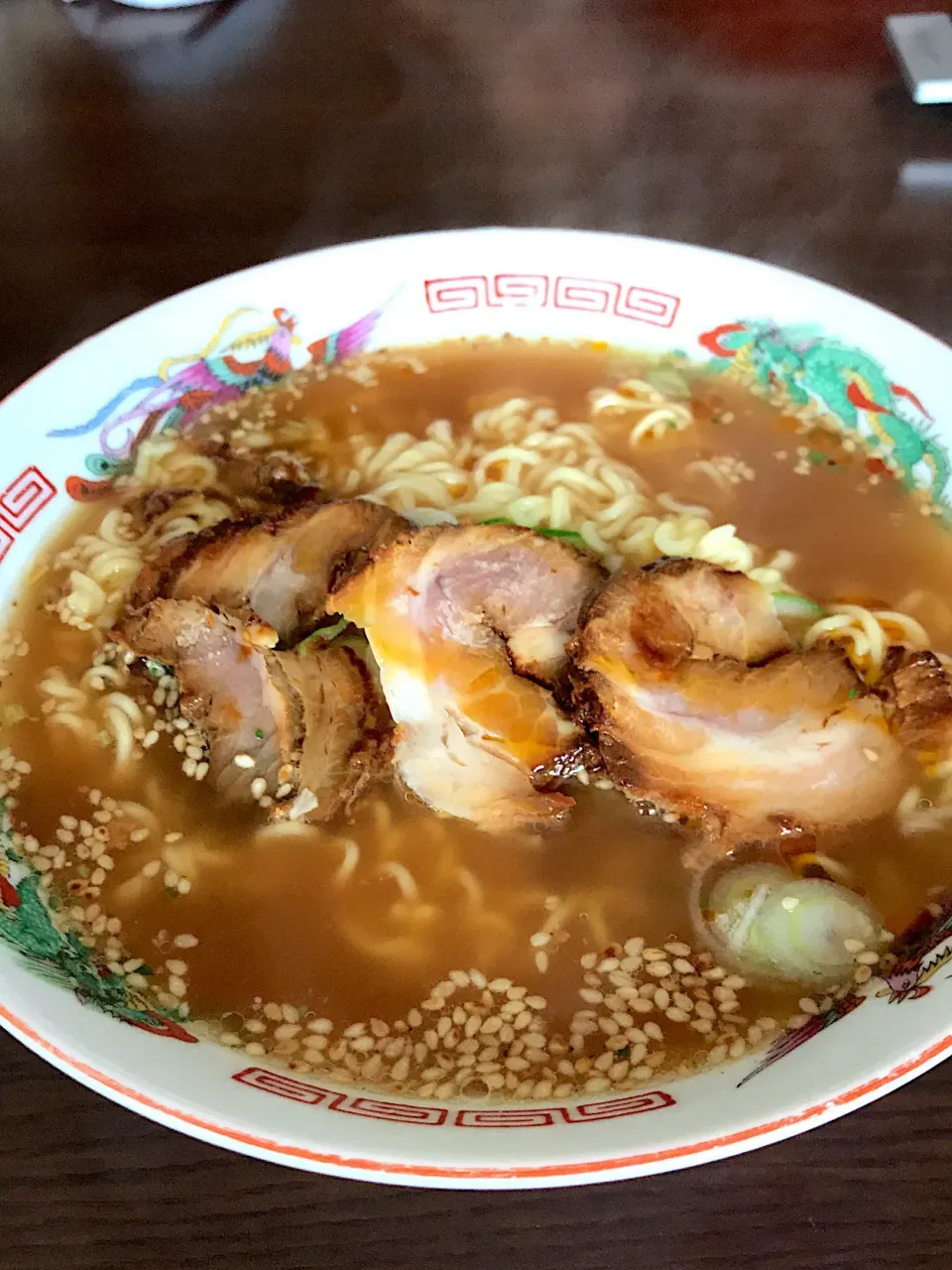 Snapdishの料理写真:インスタントラーメン
あ〜〜らよ 出前一丁🎶|sakiさん