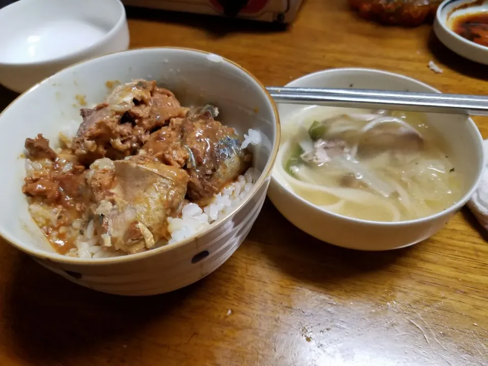 Snapdishの料理写真:鯖の味噌煮丼|Morito Kamiyaさん