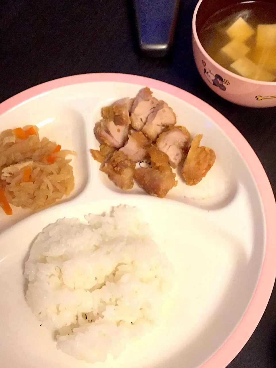 離乳食 夜
・ごはん
・唐揚げ
・切干大根の煮物
・お豆腐のお味噌汁
・りんご|ぺろたんさん