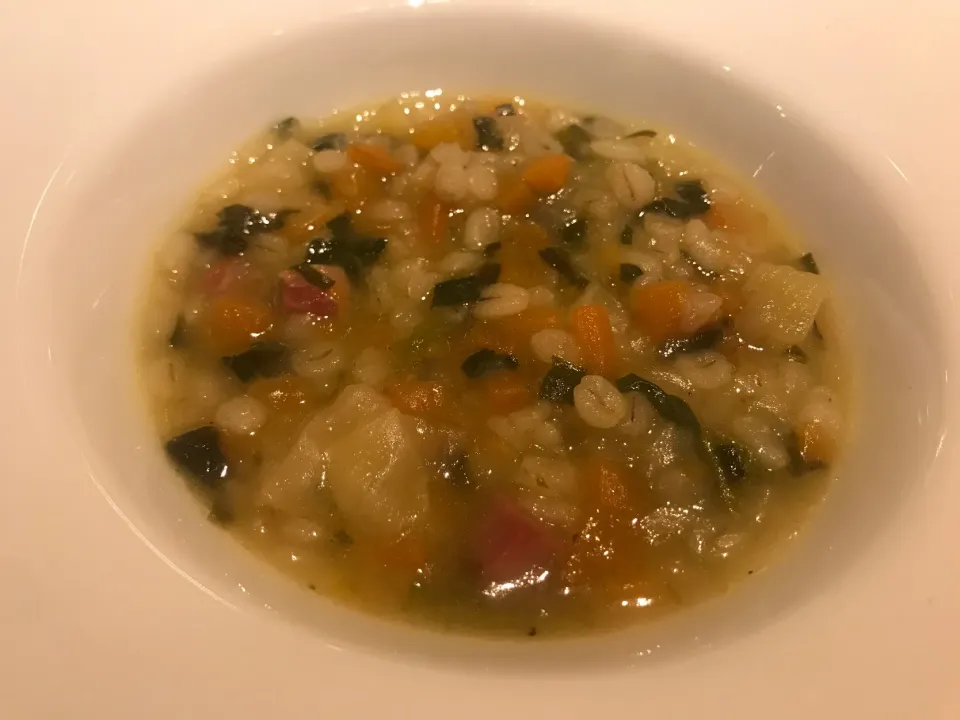 イタリア郷土料理 de ワイン会 Vol.3 
Zuppa 
Ninestrone di orzo 
牛ブロード、スペック、ニンニク、たなねぎ、ホウレンソウ|お家でbar!さん