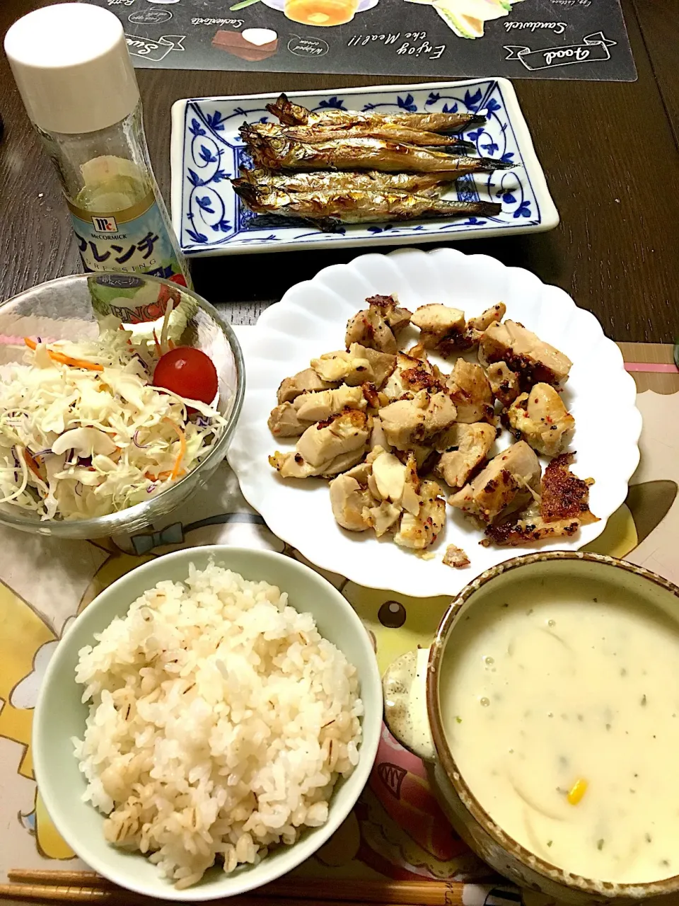 チキンステーキ、焼きししゃも、生野菜サラダ、コーンスープ(*´▽｀*)|ライムさん