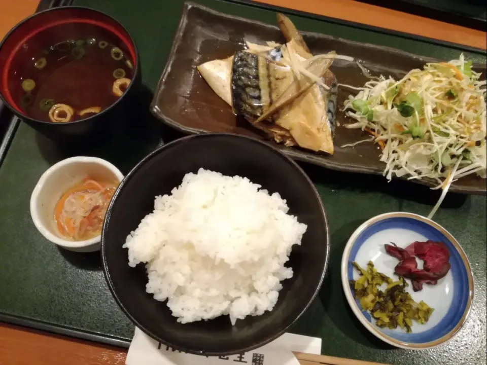 Snapdishの料理写真:お昼は、鯖の煮付け。
 #鯖の煮付け
 #アルバータ食堂|Kojiさん