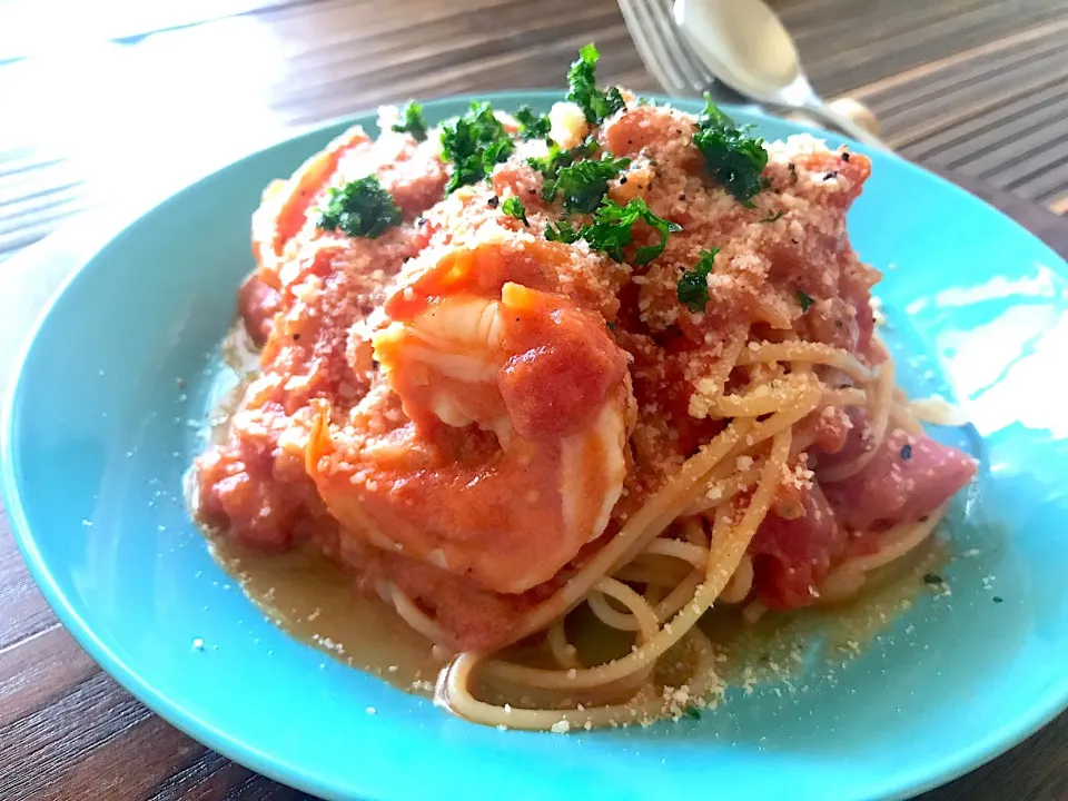 Snapdishの料理写真:エビのトマトクリームソースパスタ🍝|よっすぃさん