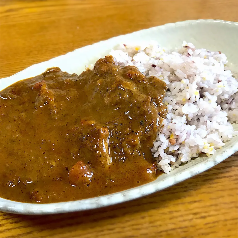 スパイスから調合しましたよ♪
十六穀米とチキンカレー🍛|ラー山さん