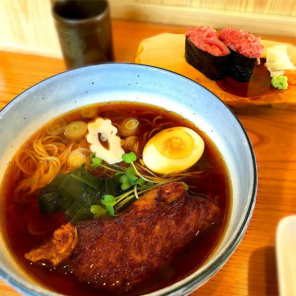 Snapdishの料理写真:まぐろラーメン 醤油、中落ち軍艦|Shiny1022さん