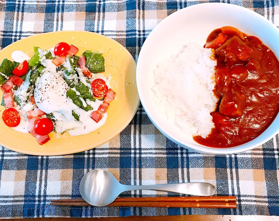 Snapdishの料理写真:チキンカレーとシーザーサラダ|ようこさん