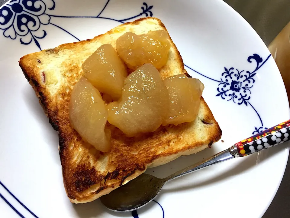 ゴロッと！手作りの豊水梨のコンポート🍐とさつま芋パンでオープンサンド？#レスキュー料理#冷凍梨#豊水|FKTMPさん