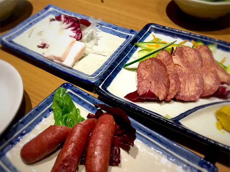 馬刺し(たてがみ)・馬タンの燻製・馬肉のソーセージ|リフルシャッフルさん