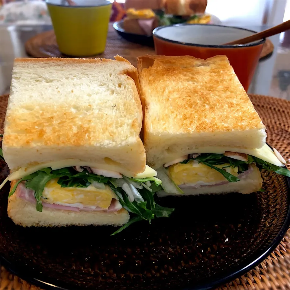 厚焼き玉子サンド😋|nao子さん