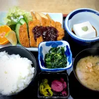 Snapdishの料理写真:豬排定食|Jiang Meiyahoさん