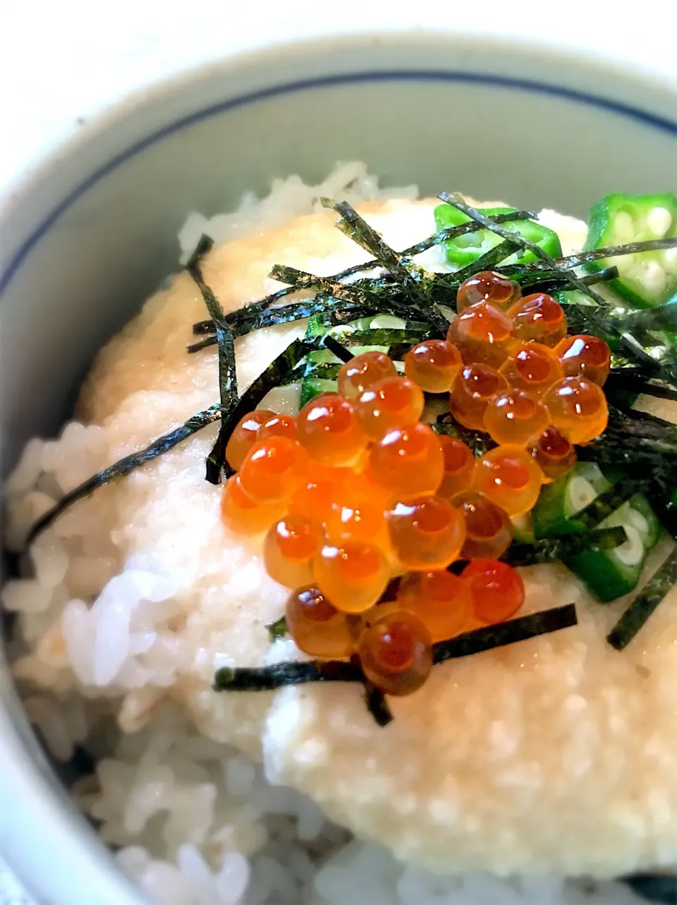 イクラのせとろろごはん🍚|てんてんさん