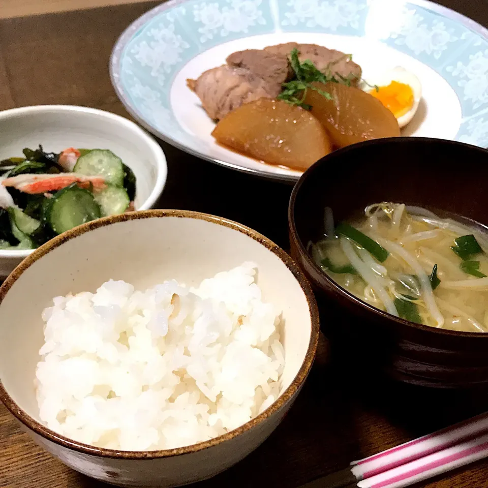 Snapdishの料理写真:#土鍋ごはん 
 #角煮味玉 
 #酢の物 
 #もやしとニラの味噌スープ|まきさん