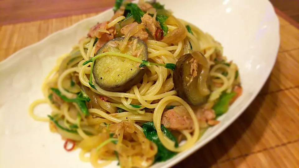 ﾅｽとﾍﾞｰｺﾝとﾚﾀｽのﾆﾝﾆｸ醤油ﾊﾟｽﾀ～
の晩ごはん✨|kaz(*･ω･)さん