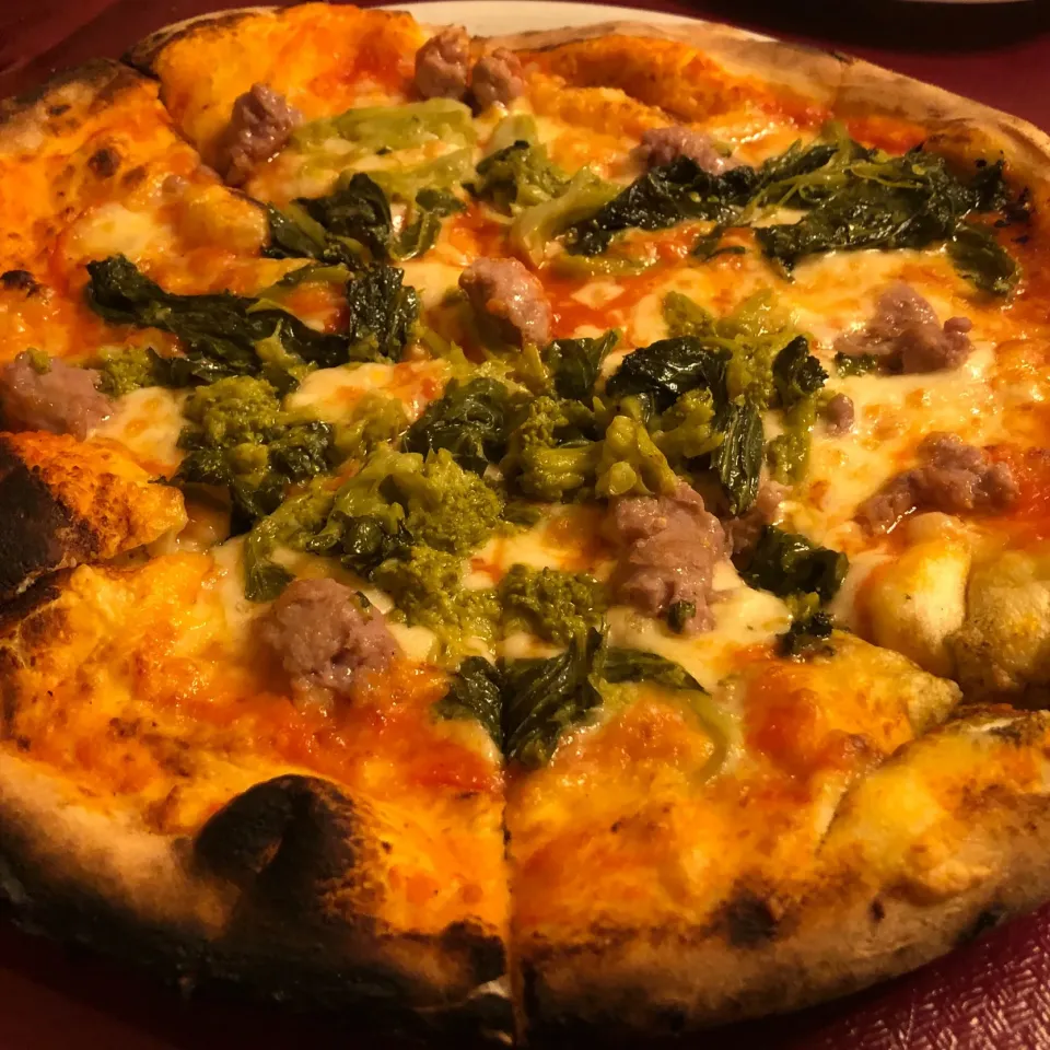 Pizza with sausage and greens|Stefan Labuschagneさん