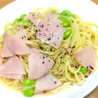 Snapdishの料理写真:ハムと枝豆のコンソメスープパスタ|みほさん