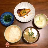 ・鰤の照り焼き
・玉ねぎ、えのきのお味噌汁
・ほうれん草のおひたし
・柚子大根|はるなさん