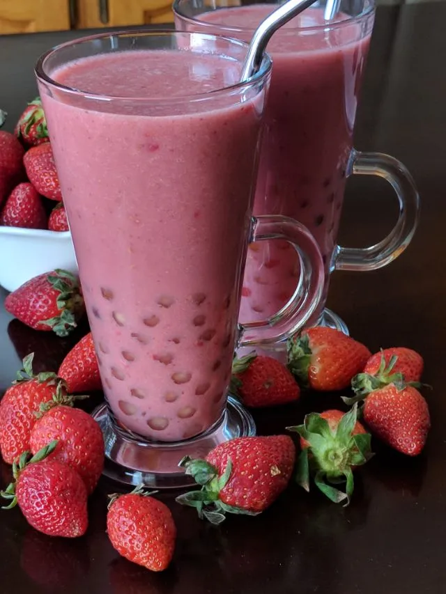 strawberry bubble tea smoothie|paulaさん