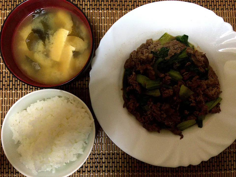 牛肉小松菜炒めご飯|ばーさんさん