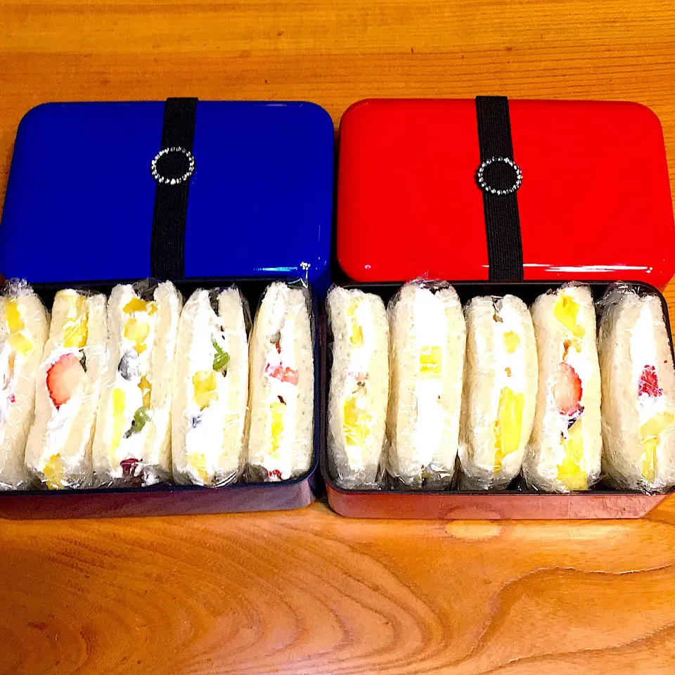 Snapdishの料理写真:フルーツサンド弁当|ツインズママさん