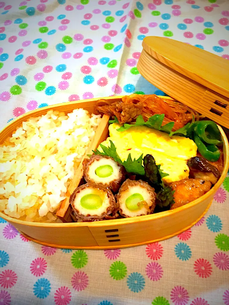 今日のお弁当 牛肉と春雨の炒め煮・だし巻き玉子・ちくわのアスパラ詰め肉巻き・厚揚げとピーマンの塩麹炒め|かっぴーさん