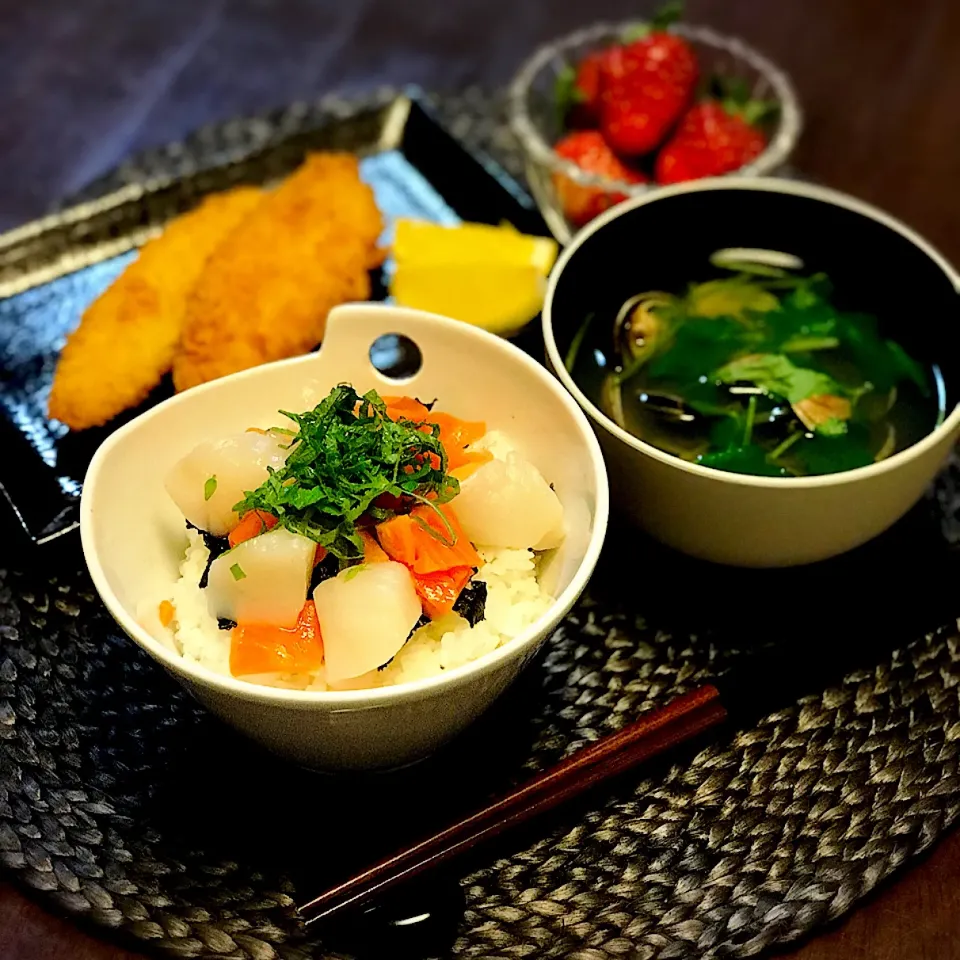 サーモンほたて丼、サーモンフライ、あさりのお吸い物|恭子さん