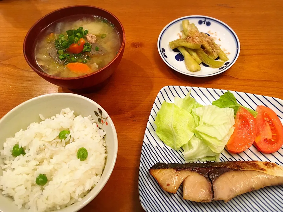 3/5 夕飯♪ 豆ご飯  焼き魚（ぶり） 蒸し茄子  豚汁|ikukoさん