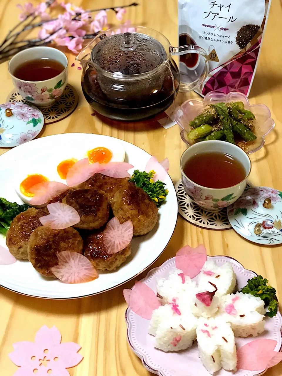 Snapdishの料理写真:桜ごはんとじゃがいもマッシュ入り肉団子|シフォンさん