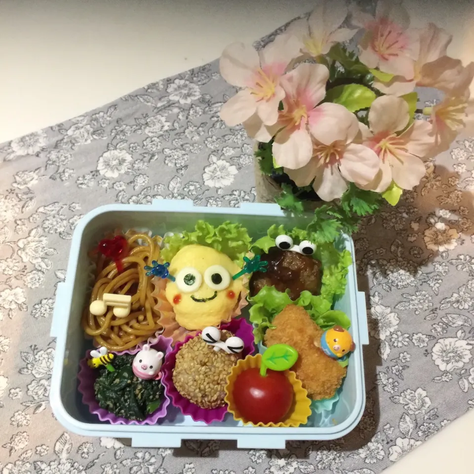 3/6❤︎娘のお弁当❤︎ おはようございます🍀
今日は小学校で先生がお赤飯を炊いてくださるのでおかずだけ…😊
#お弁当 #お昼ごはん #娘弁当 #ランチ|Makinsさん