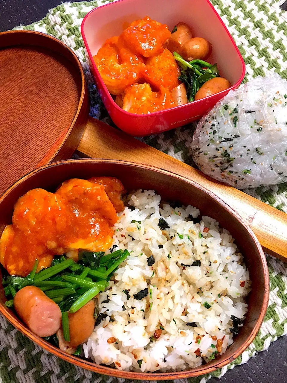 エビチリお弁当|かおりちんばぁさん