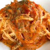 カニ缶とトマトのパスタ