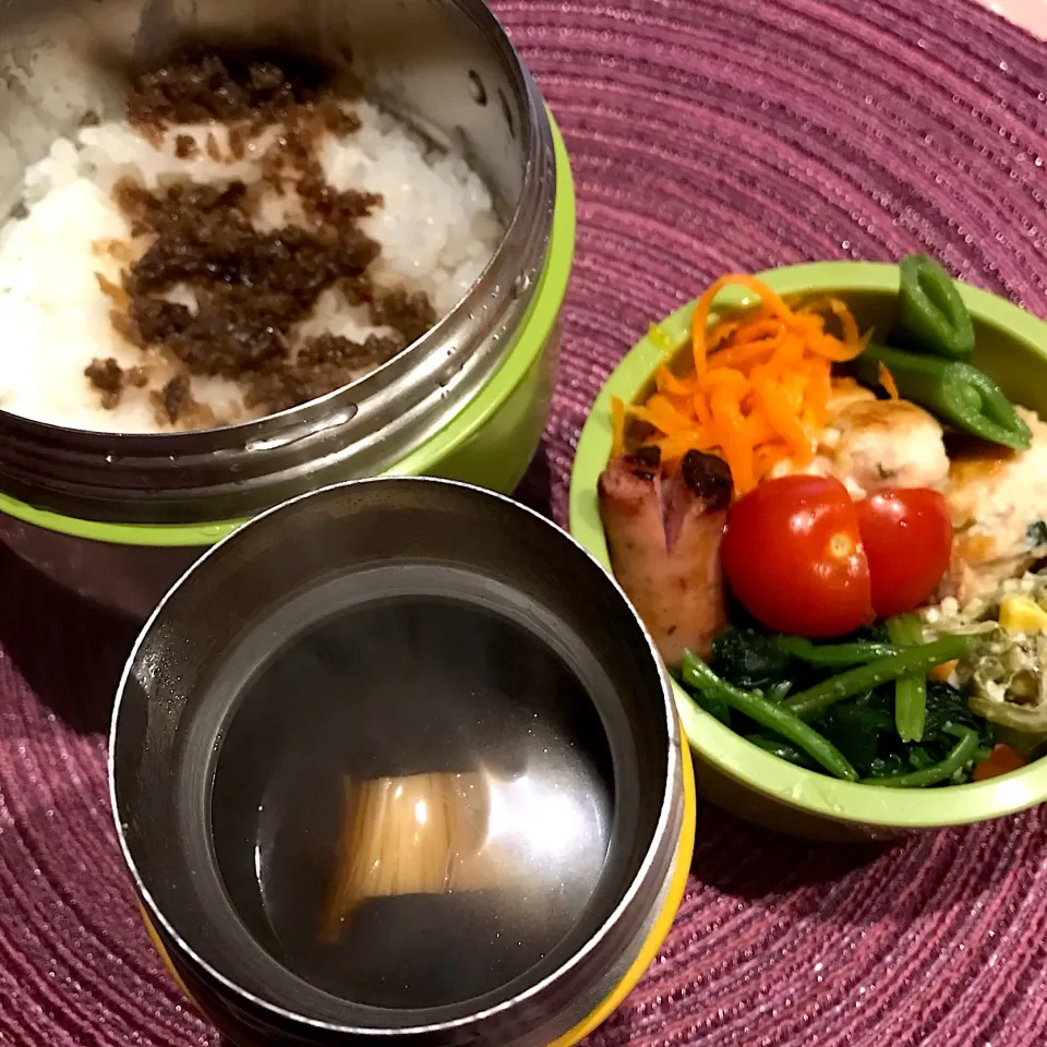 Snapdishの料理写真:今日のお弁当🍱
また寒さが戻ってくるみたい
あたたかいごはんと
お味噌汁であたたまってね😊
今日も
気をつけていってらっしゃい👋|mokoさん