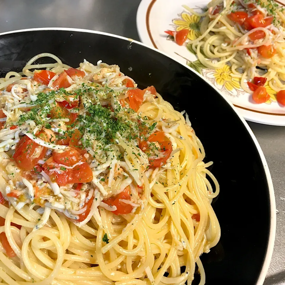 今が旬！シラスとクスミトマト🍅のペペロンチーノ❣️|ヲルカさん