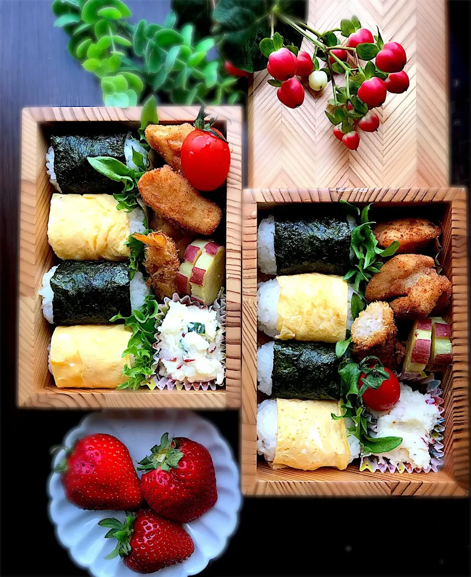 Snapdishの料理写真:新しいお弁当でウキウキ❤おにぎり2色弁当|さえちゃんさん