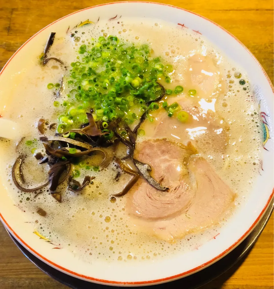 Snapdishの料理写真:とんこつラーメン|umaoumaoさん