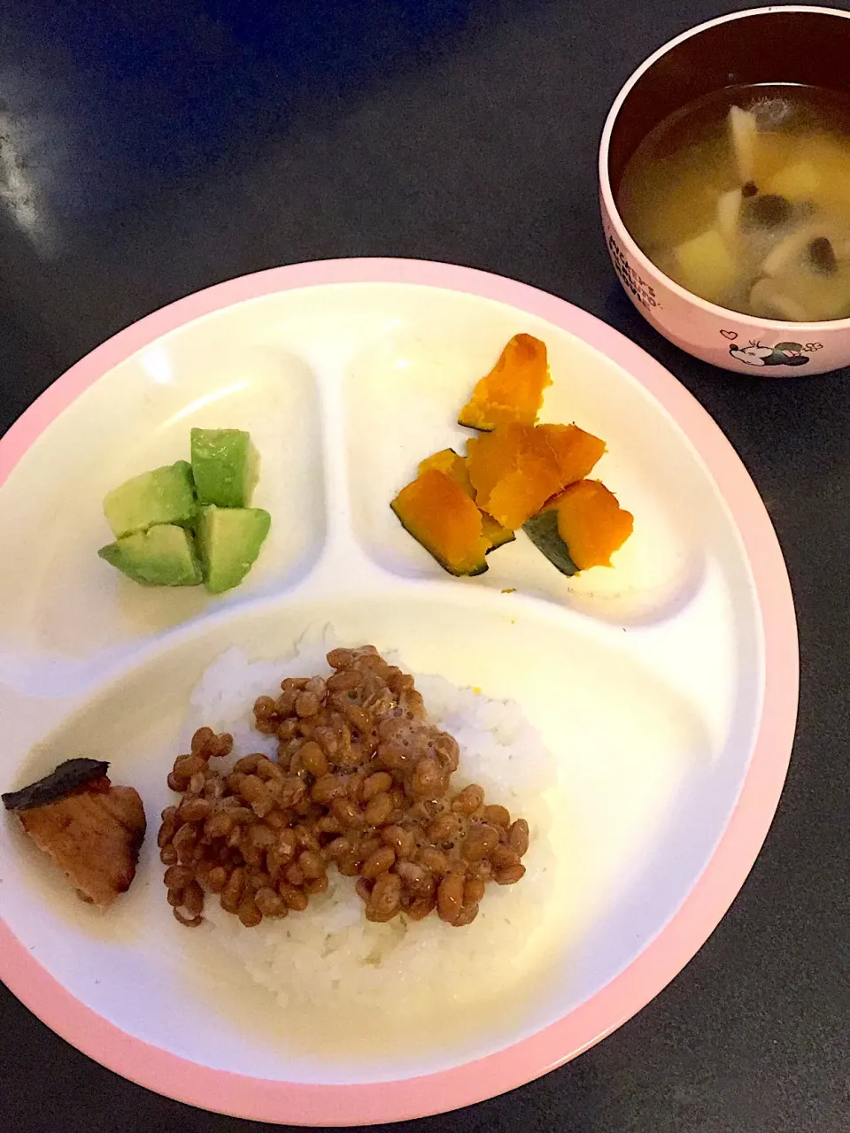 離乳食 夜
・納豆ごはん
・かぼちゃの煮物
・ぶりの照り焼き
・アボカドのナムル
・しめじとじゃがいものお味噌汁
・りんご|ぺろたんさん