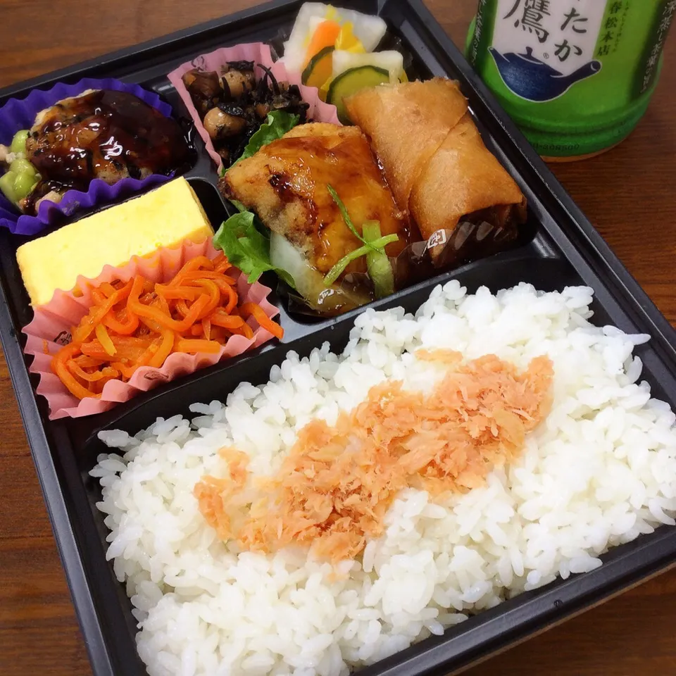 Snapdishの料理写真:日本のさらだ いとはん 糸半 お魚弁当 2018.3.5|キラ姫さん