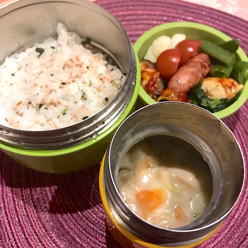 今日のお弁当🍱
水曜日の朝も寒い😵
花粉も飛びそう
対策しっかりで今日も
頑張ってまいりましょ
気をつけていってらっしゃい👋😊|mokoさん