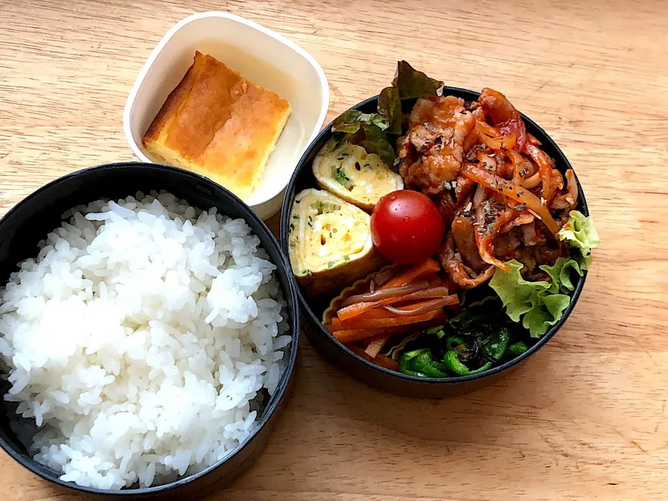 ポークチャップ 弁当。チーズケーキ付き|弁当 備忘録さん