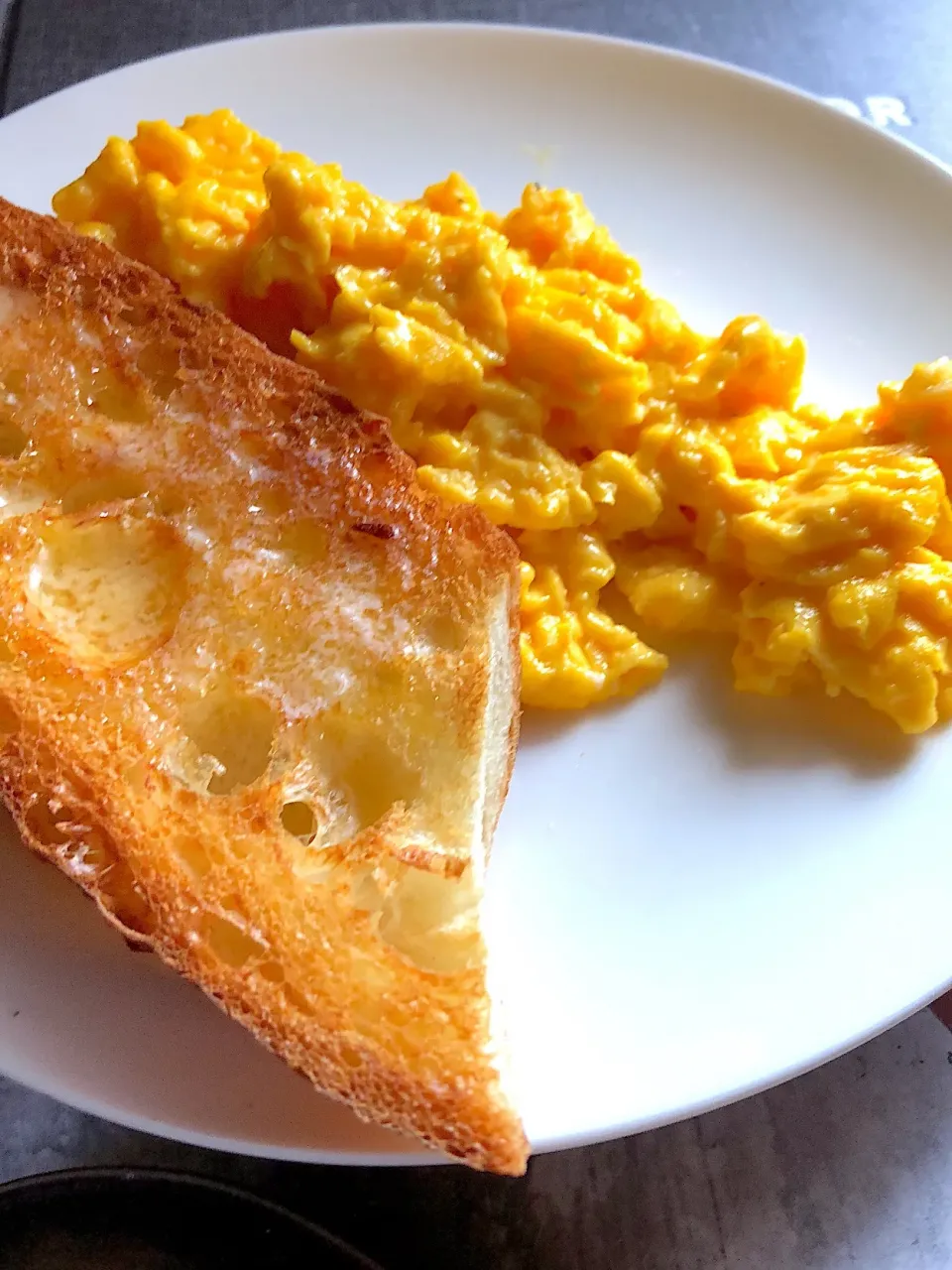 Cheesy Scrambled Eggs|Chris Shannonさん