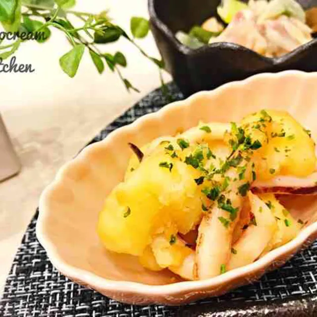 momocream+あゆちさんのあと一品に☆いかとじゃがいものガーリックバター炒め #レシピブログ #RecipeBlog|レシピブログさん