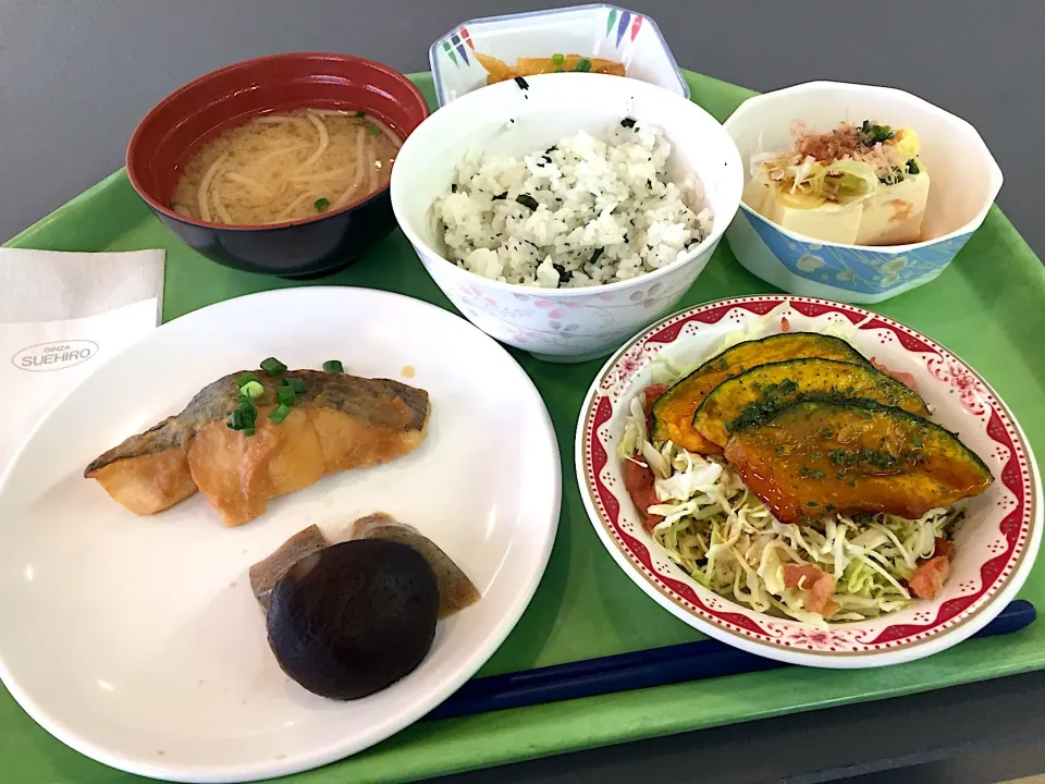 白身魚の味噌だれ焼き、厚揚と竹の子の家常豆腐、冷奴、カボチャとベーコンのサラダ|Tadahiko Watanabeさん