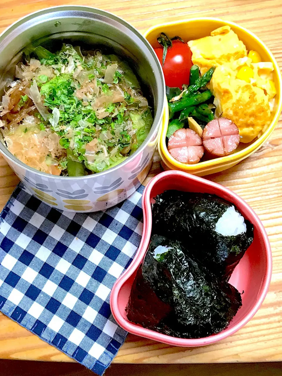 Snapdishの料理写真:今日は久しぶりに娘のお弁当🍱作ったんだった。
#蒟蒻焼きそば
#スウィートコーン入り卵焼き
#地元アスパラのガーリックソテー
#ウィンナー
 #ミニトマト🍅 
#ミニミニ塩むすび|misakoさん