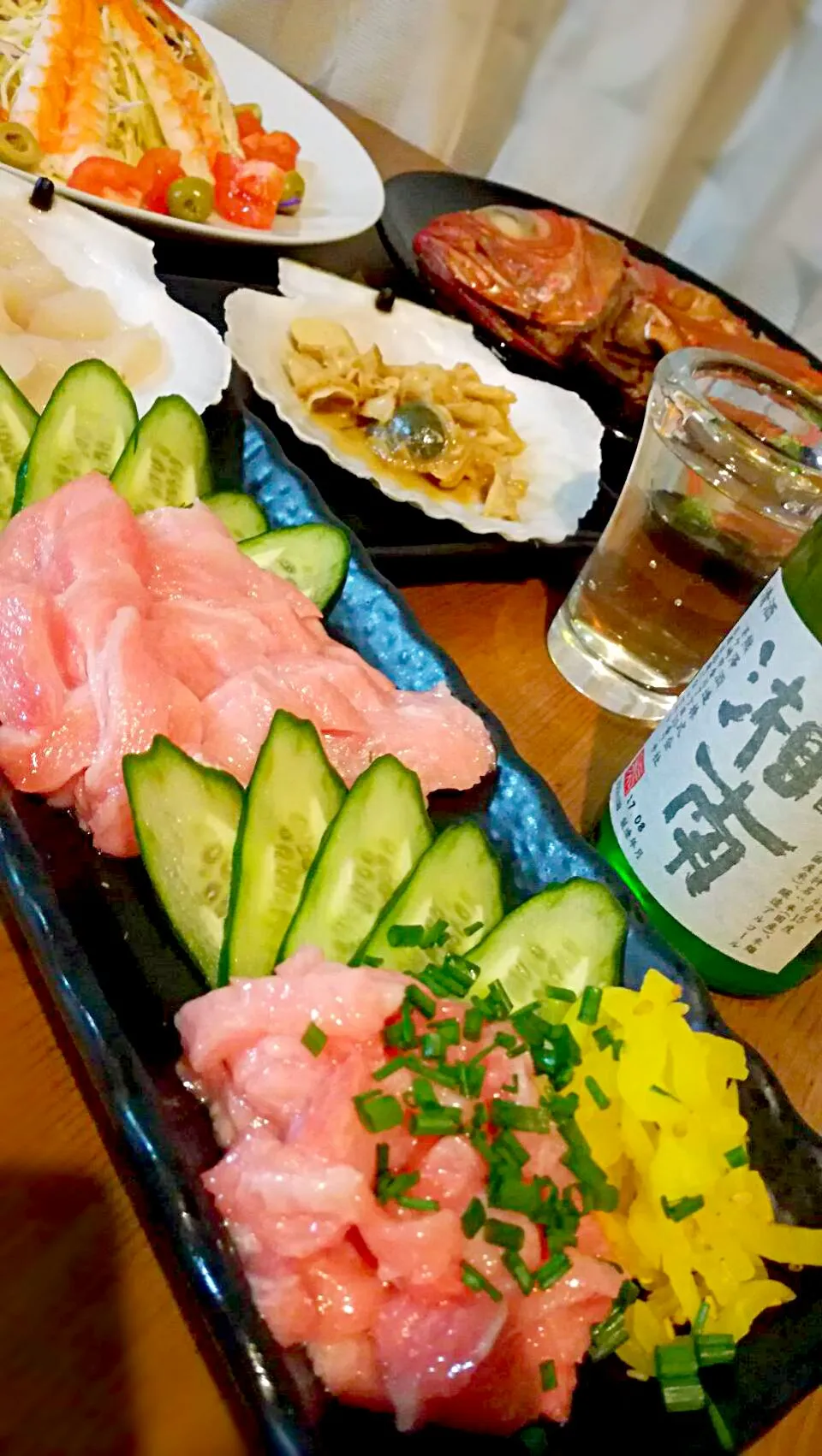 息子15歳誕生日夕飯😋🍶✨🎶
今年のリクエストは魚🐟ネギトロ絶対ね！とのことで。
☆ネギトロタク
☆大トロ刺身
☆ホタテ貝柱刺身
☆ホタテ貝ヒモとキモのバター焼き
☆金目鯛煮つけ
☆海老サラダ
相変わらずの飲兵衛ごはん😍|アイさん