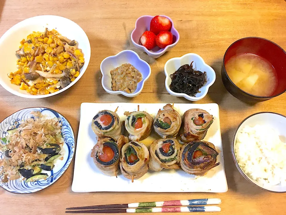 豚バラとナスの肉巻きミニトマト
しめじとコーンの卵炒め
なすの漬物
昆布の佃煮
じゃがいもの味噌汁
イチゴ|かおちゃんさん